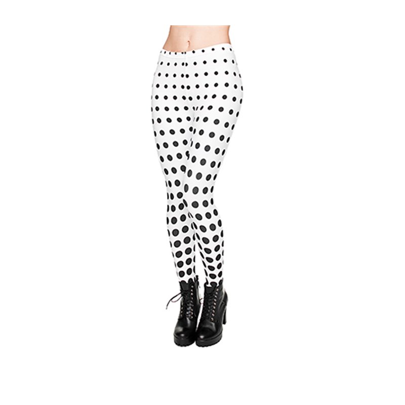 Legging blanc à pois noirs.