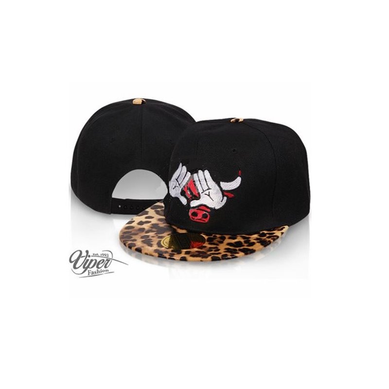 casquette snapback bull & gants noir et leopard